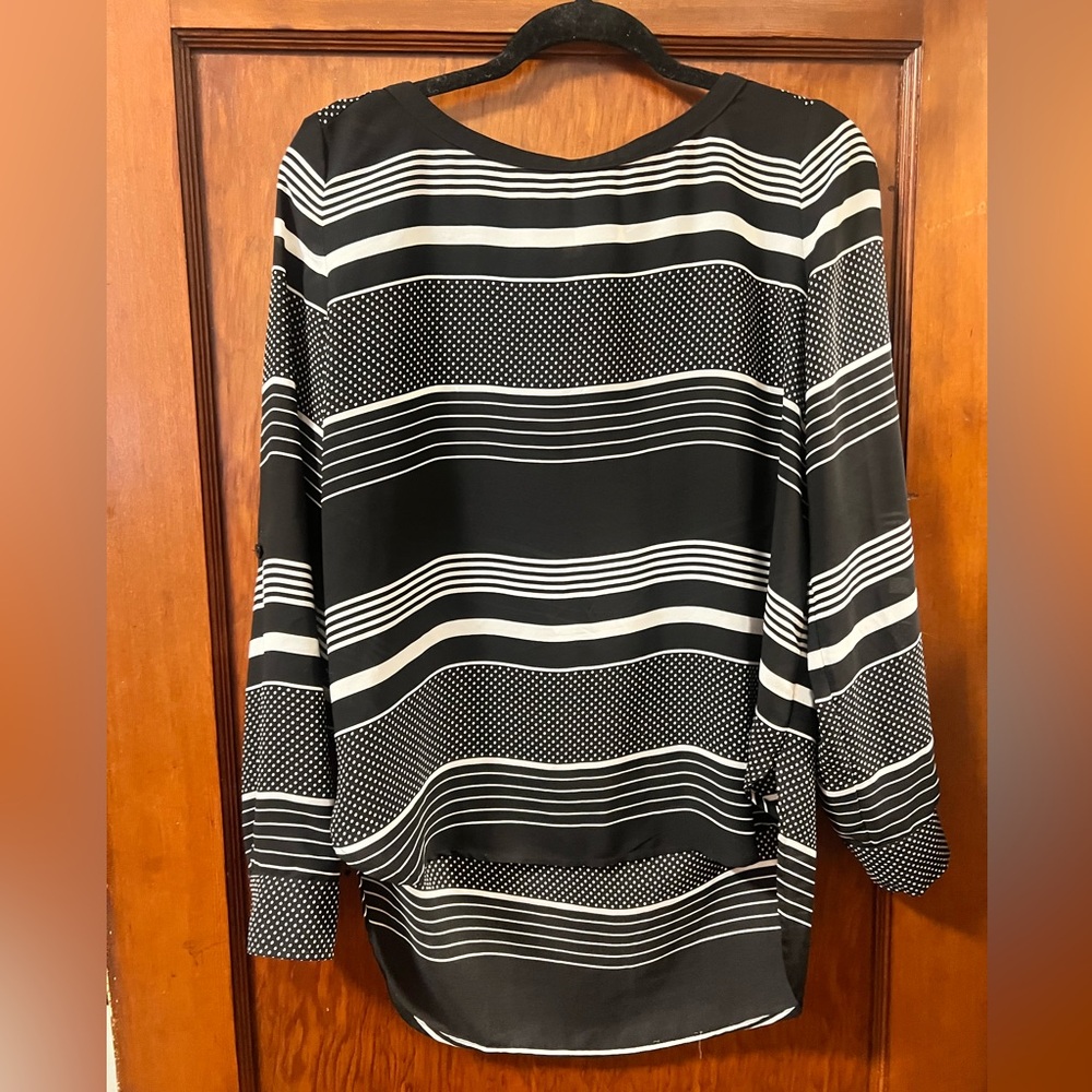 LOFT Black and White Patterned Lightweight Blouse EUC